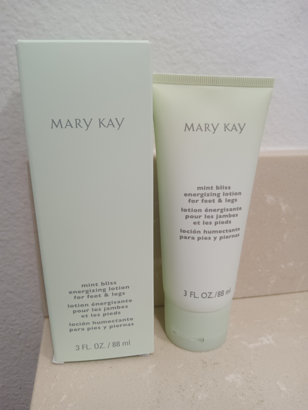 Mary Kay Mint Bliss Energizing Lotion for Feet & Legs - Mint Green